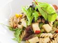 Nudelsalat mit Äpfeln und Tomaten Rezept