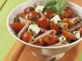 Nudelsalat mit Tomaten und Mozzarella Rezept