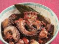 Oktopusragout mit Zwiebeln und Rotwein Rezept