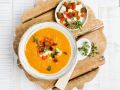 Paprika-Gazpacho mit Pfirsich und Feta Rezept