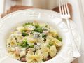 Pasta mit aus Soße aus Schinken, Gorgonzola und Erbsen Rezept