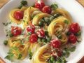 Pasta mit Cocktailstomaten und Erbsen in Frischkäsesoße Rezept