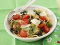 Pasta mit Cocktailtomaten, Oliven und Parmesan Rezept