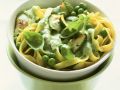 Pasta mit Erbsen, Zucchini und Basilikumsoße Rezept