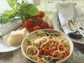 Pasta mit gehackten Tomaten und Basilikum Rezept