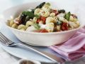 Pasta mit grünem Spargel, Tomaten und Hähnchen Rezept