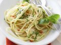 Pasta mit Olivenöl,Knoblauch und Chili (aglio, olio e peperoncino) Rezept