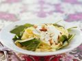 Pasta mit Spinat, Mandeln und Schmand Rezept
