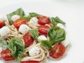 Pasta mit Tomate und Mozzarella Rezept