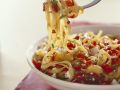 Pasta mit Tomaten, roten Paprika und Frischkäse Rezept