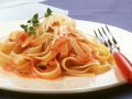 Pasta mit Tomaten-Schinken-Soße Rezept