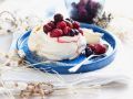 Pavlova mit Sahne und Beeren Rezept