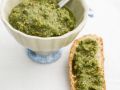 Pesto aus Möhrengrün und Mandeln Rezept