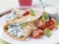 Pfannkuchen mit Frischkäse-Spinat-Füllung und Cocktailtomaten Rezept