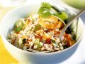 Pikanter Reissalat mit Gemüse und Rosinen Rezept