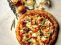 Pizza mit Hähnchen und Paprika Rezept