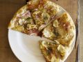 Pizza mit Kartoffeln, Pastinaken und Schinken Rezept