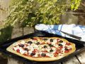 Pizza mit Oliven und Feta Rezept