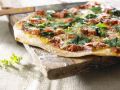 Pizza mit Spinat und Schinken Rezept