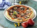 Pizza mit Wildkräutern Rezept