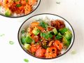 Poké-Bowl mit Avocado und Reis Rezept