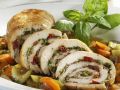 Putenrollbraten auf gemischtem Gemüse Rezept