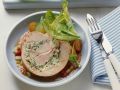Putenrollbraten mit Kräutern gefüllt dazu Gemüsesoße Rezept