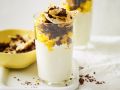 Quarkcreme mit Mango und Pumpernickel-Kokos-Crunch Rezept