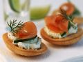 Räucherlachs-Frischkäse-Häppchen Rezept