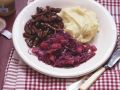 Ragout vom Rind mit Apfelrotkohl und Püree Rezept
