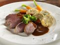 Rehrücken mit Knödel aus Brezen Rezept