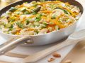 Reis mit grünem Spargel, Möhren, Pinienkernen und Erdnüssen Rezept