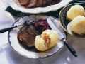 Rinderbraten mit Klößen und Rotkraut Rezept