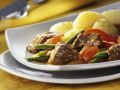 Rinderragout mit Gemüse und Petersilienkartoffeln Rezept