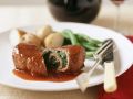Rinderroulade mit Spinat gefüllt, dazu Rotweinsoße Rezept