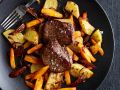 Rindersteaks auf Ofengemüse mit Datteln Rezept