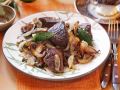 Rindfleisch mit Zwiebel-Pilz-Gemüse Rezept