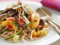 Rindfleischsalat nach thailändischer Art mit Mango und Gemüse Rezept