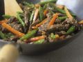 Rindfleischstreifen mit Gemüse und Sesam aus dem Wok Rezept