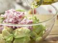 Röstbrote mit Avocado-Tatar Zubereitung Schritt 8 Röstbrote mit Avocado-Tatar Zubereitung Schritt 8