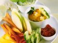 Rohkost mit verschiedenen Dips Rezept