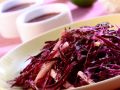 Rotkohlsalat mit Apfel Rezept