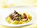 Roulade vom Rind mit Nudeln und Rotweinsoße Rezept