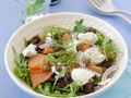 Rucolasalat mit geräuchertem Lachs und Ziegenfrischkäse Rezept