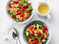 Salat mit Avocado und Erdbeeren Rezept