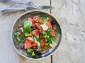 Salat mit Gurke, Tomate, Wassermelone und Rucola Rezept