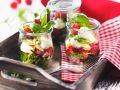 Salat mit Himbeeren, Mozzarella und Pinienkernen Rezept
