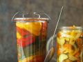 Sauer eingelgte Zucchini und Paprikaschoten in Öl Rezept