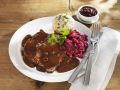 Sauerbraten mit Rotweinsauce und Knödel Rezept