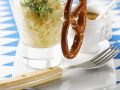 Sauerkraut mit Weißwurst und Brezel Rezept